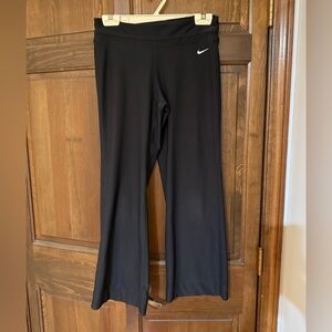 Nike Black Flared Leggings cropped size small